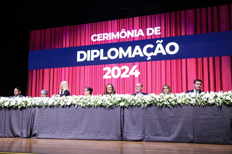 Presidente do TRE-MT da posse aos candidatos eleitos e destaca respeito a princípios republicanos em diplomação de Cuiabá