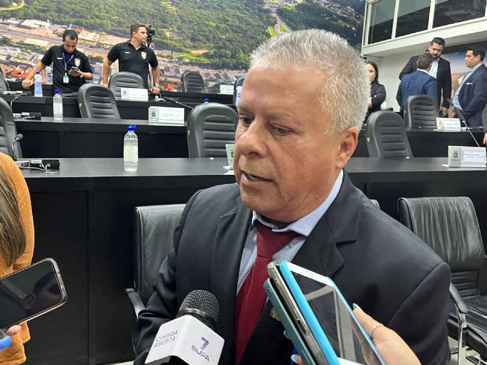 Sem apoio, Chico recua de disputa e mesmo magoado diz que fará parte da base de Abílio