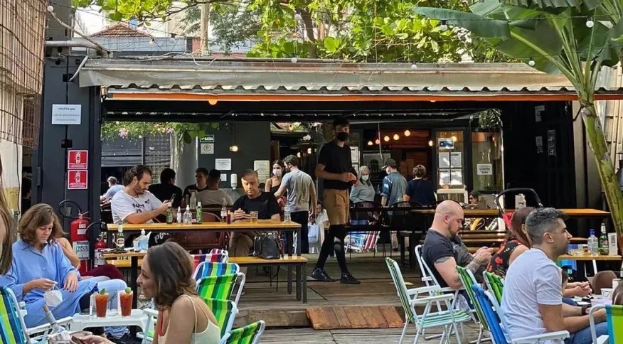 Tarcísio limita aumento de ICMS para bares e restaurantes em SP