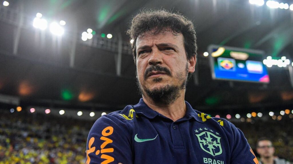 Diniz descarta zagueiro do Vélez Sarsfield no Cruzeiro e elogia Gabigol: ‘Acerto grandioso’
