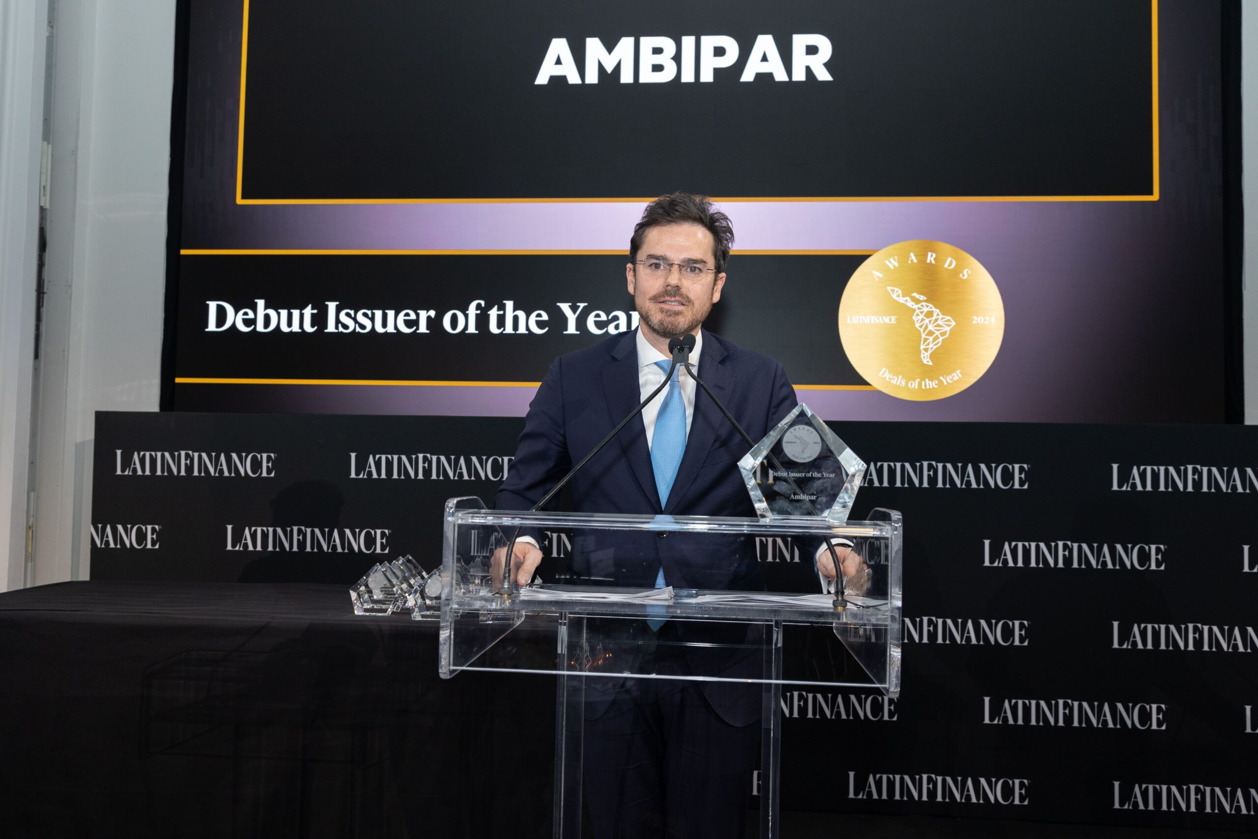 Ambipar vence prêmio internacional por emissão de títulos verdes