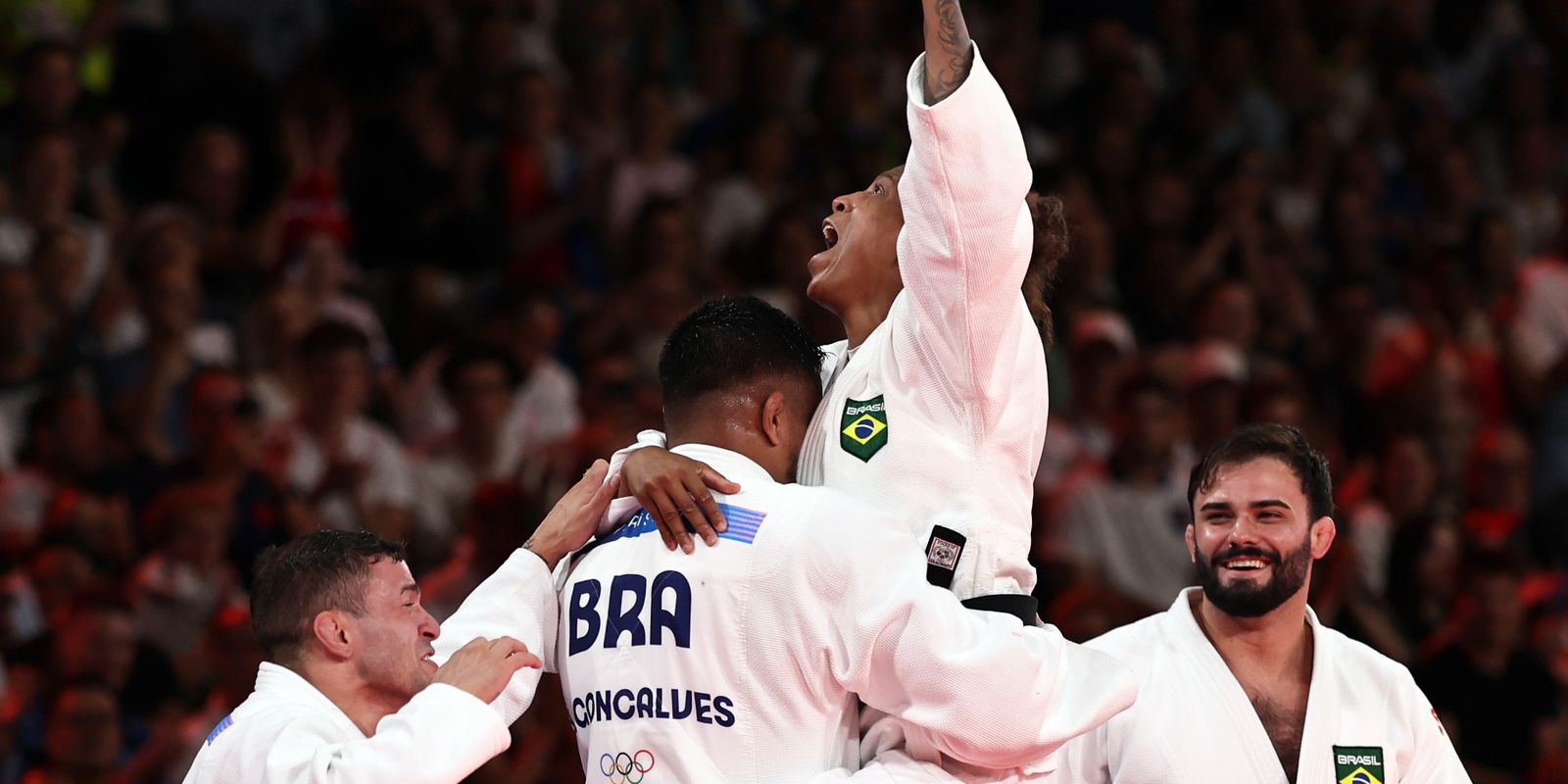 Brasil atropela EUA em disputa por equipes, a 1ª após bronze em Paris