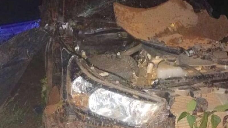 Empresário morre em grave acidente entre Hilux e trator da prefeitura em rodovia