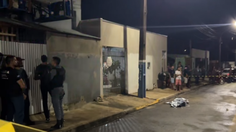 Ex-presidiário é assassinado com vários tiros em via pública por motociclista na ‘cidade das facções’
