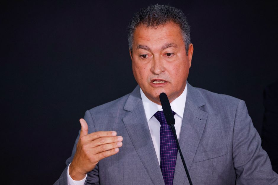 Governo fará o que for necessário para equilibrar contas, diz Costa