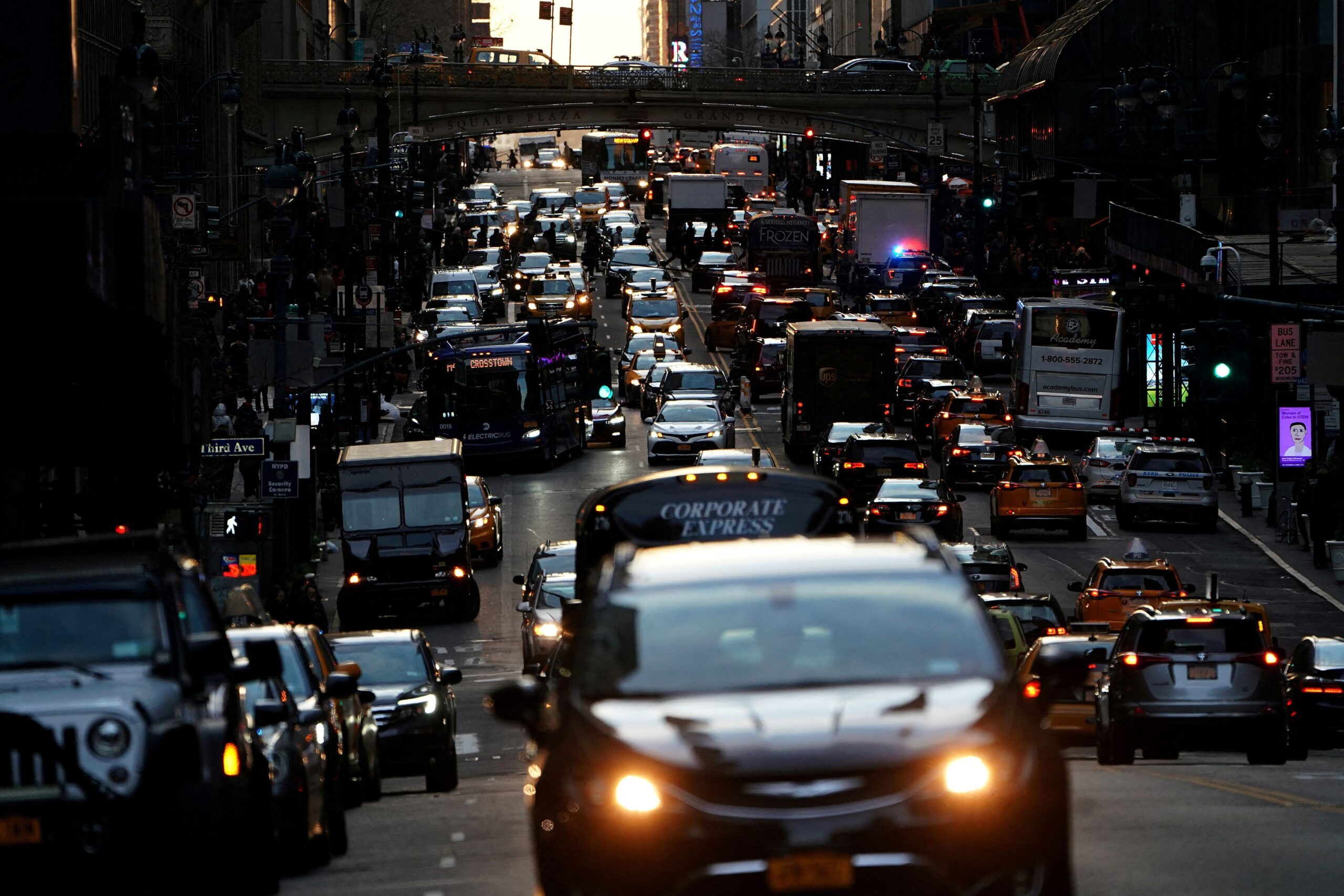 Nova York estreia pedágio para reduzir congestionamento; tarifa custa US$ 9