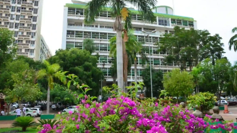 Professores ficam sem receber e Prefeitura de Cuiabá alega retenção de R$ 2,9 milhões em repasses