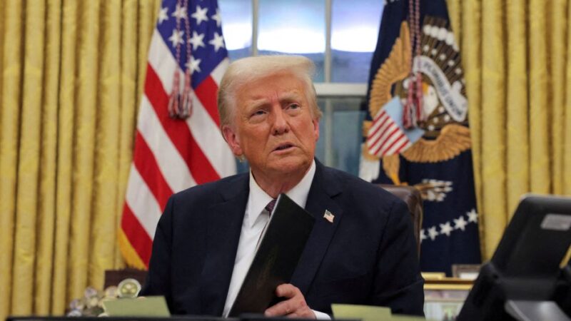 Trump alerta que países do BRICS podem enfrentar tarifas de 100%