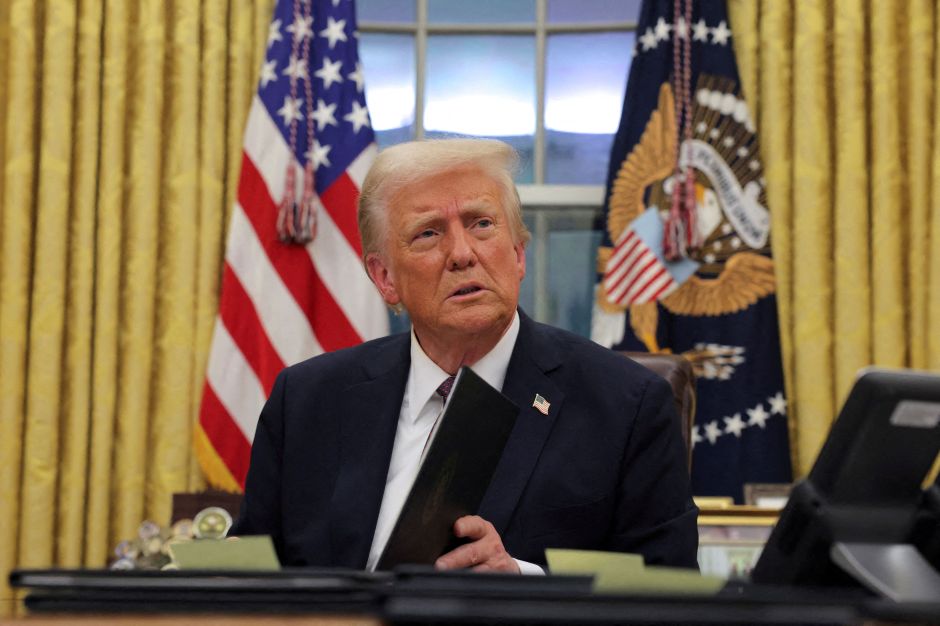 Trump alerta que países do BRICS podem enfrentar tarifas de 100%