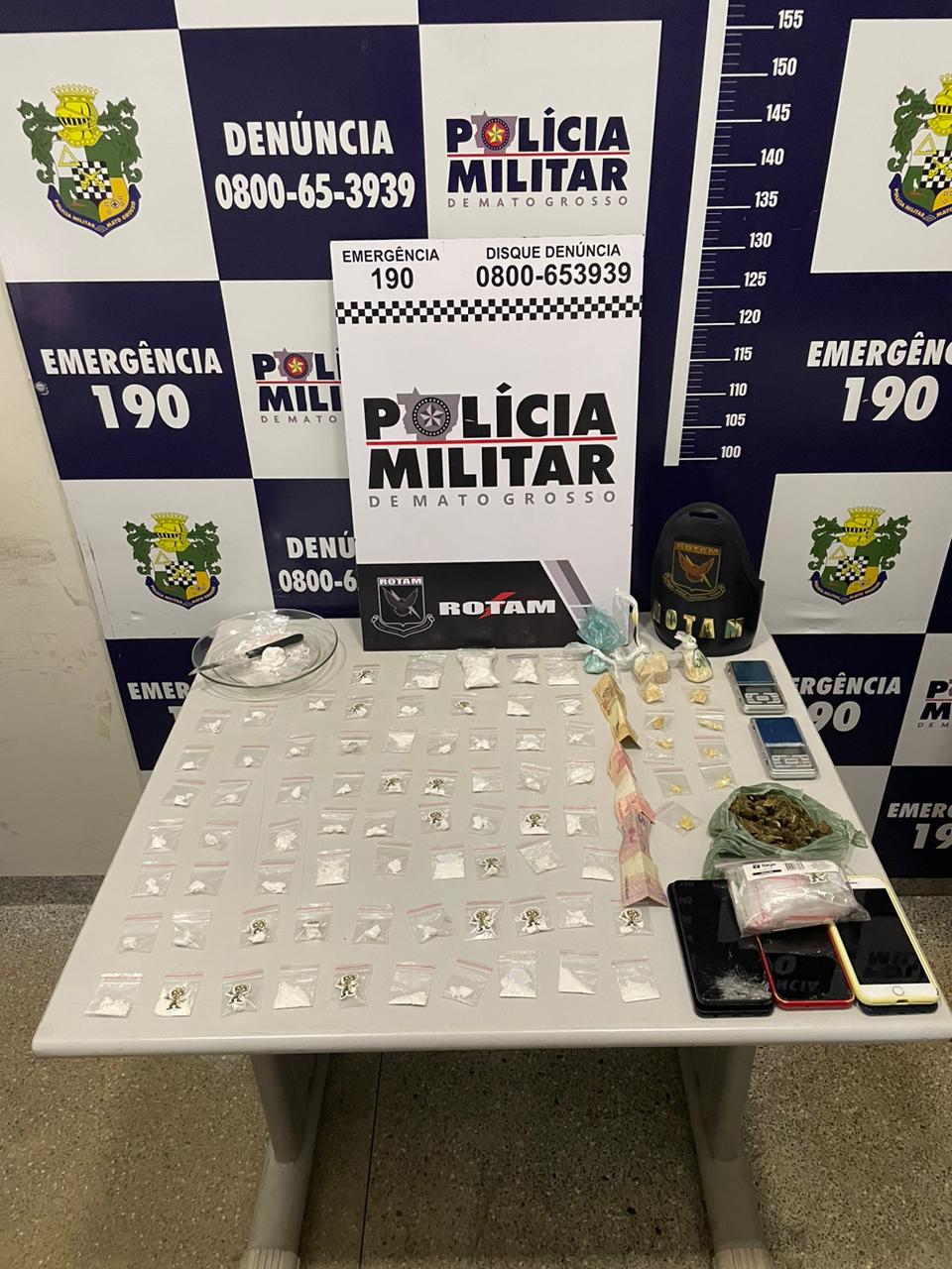 Rotam prende cinco membros de facção criminosa por tráfico e apreende 83 porções de drogas
