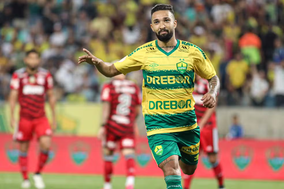 Mirassol contrata o atacante Clayson, ex-Corinthians; Empereur também entra na mira do clube