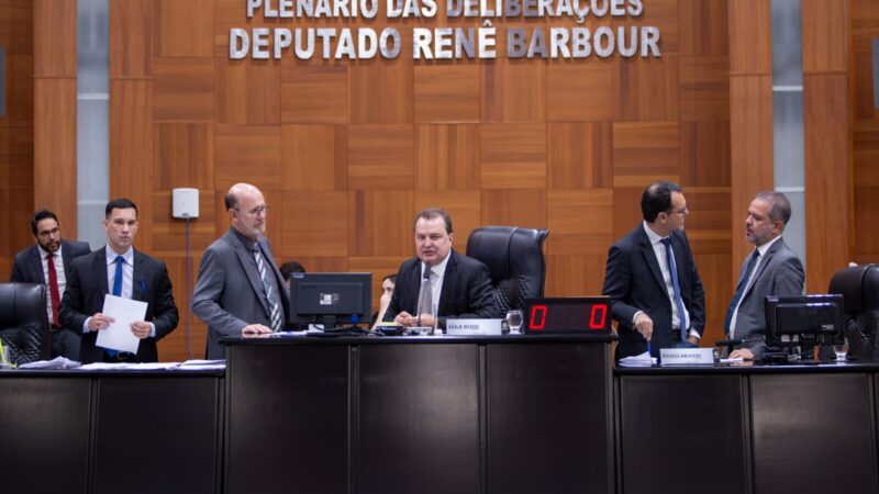 AL amplia tempo de fala de deputados e duração das sessões ordinárias após cobrança por mais debates