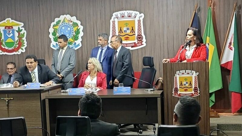 Advogada denuncia venda de diplomas para servidores comissionados da prefeitura