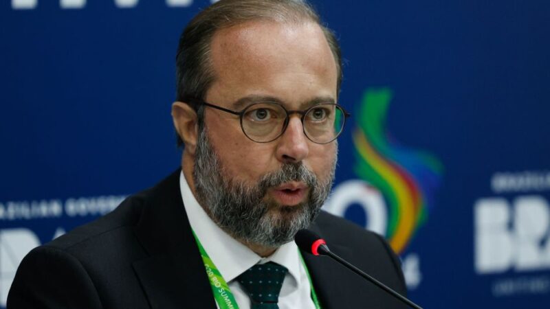 Silveira rebate Trump e diz que EUA impõem barreiras maiores ao açúcar