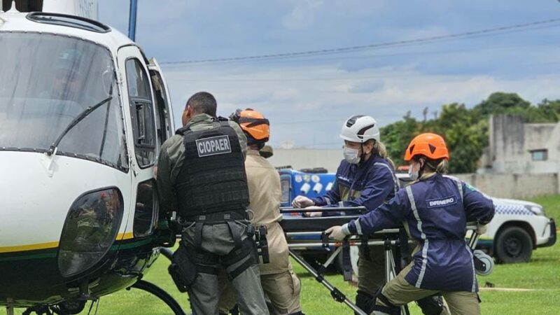 Ciopaer e Corpo de Bombeiros resgatam trabalhador que caiu em silo de grãos