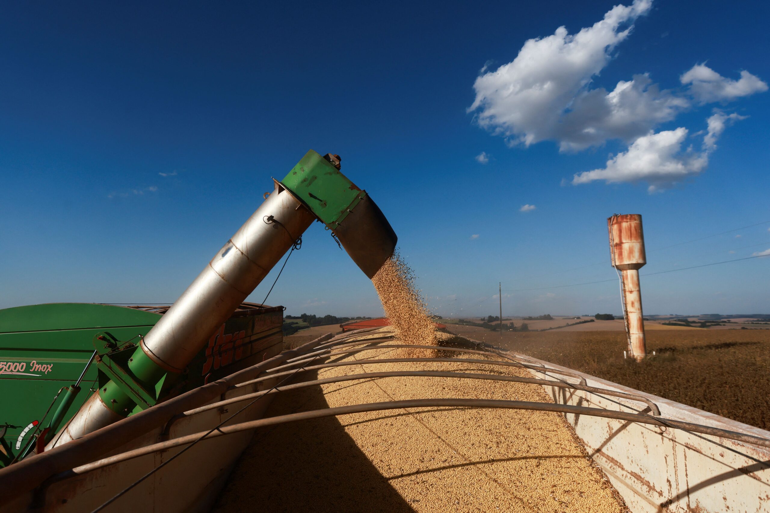 Guerra comercial entre EUA e China impulsiona agro brasileiro, diz FT
