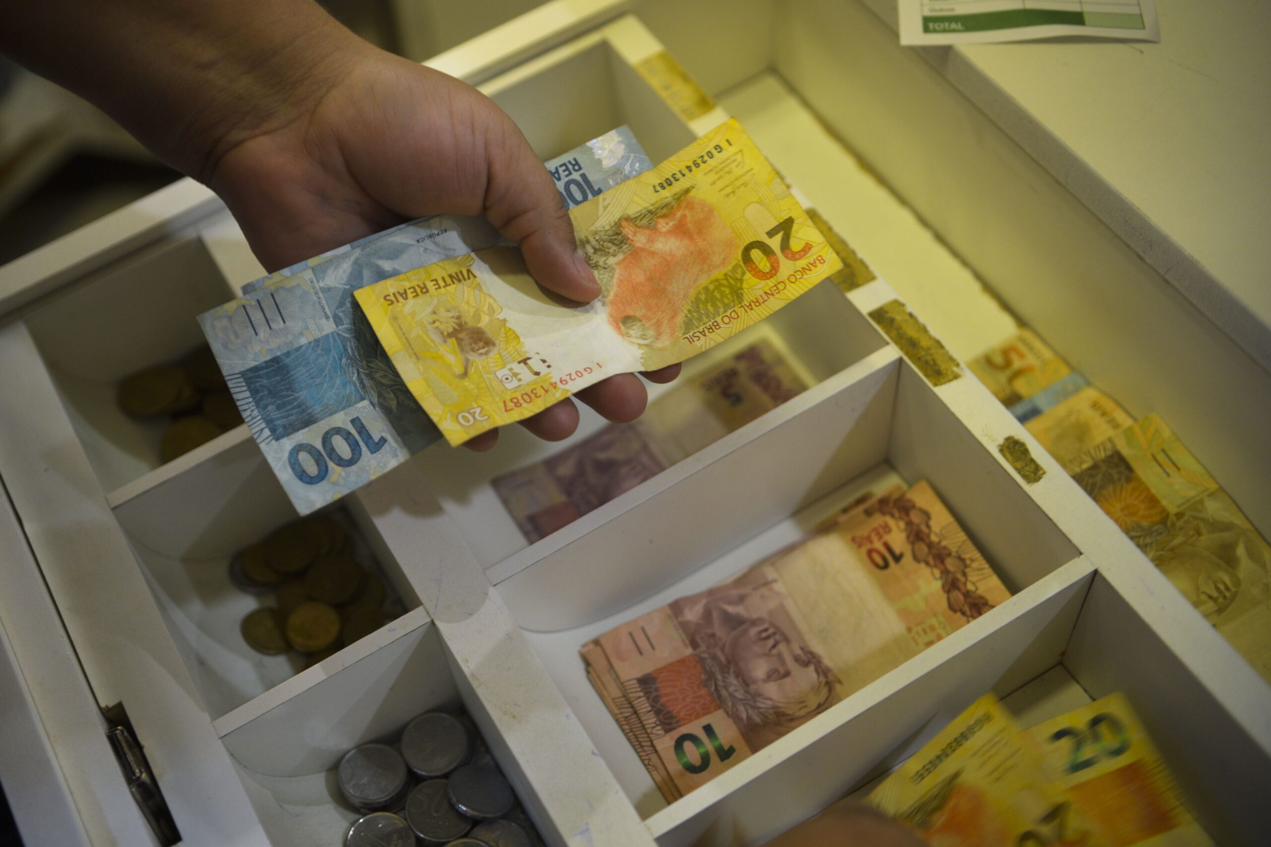Gestoras de crédito elevam caixa diante de cenário com prêmios mais baixos