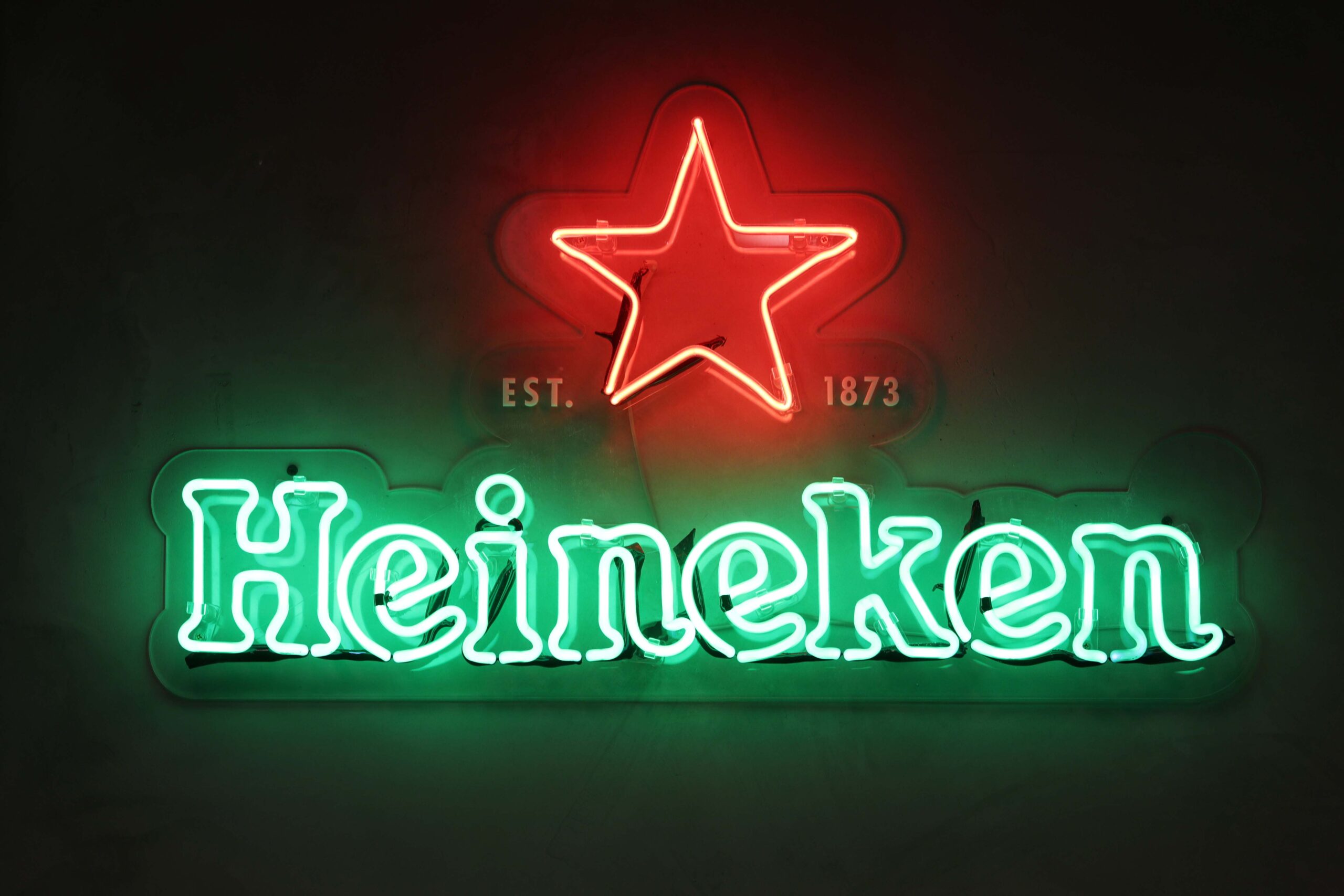 Heineken tem lucro líquido abaixo do esperado em 2024