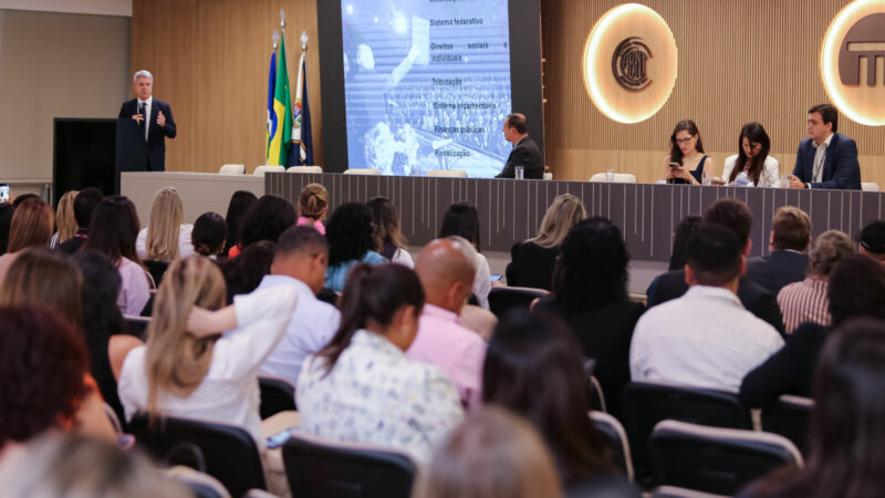Vereadoras e prefeitas participam de curso sobre Desempenho do Mandato e a Legística oferecido pela ALMT
