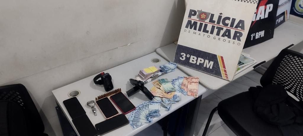 Polícia Militar prende homem por roubo com reféns em farmácia em Cuiabá