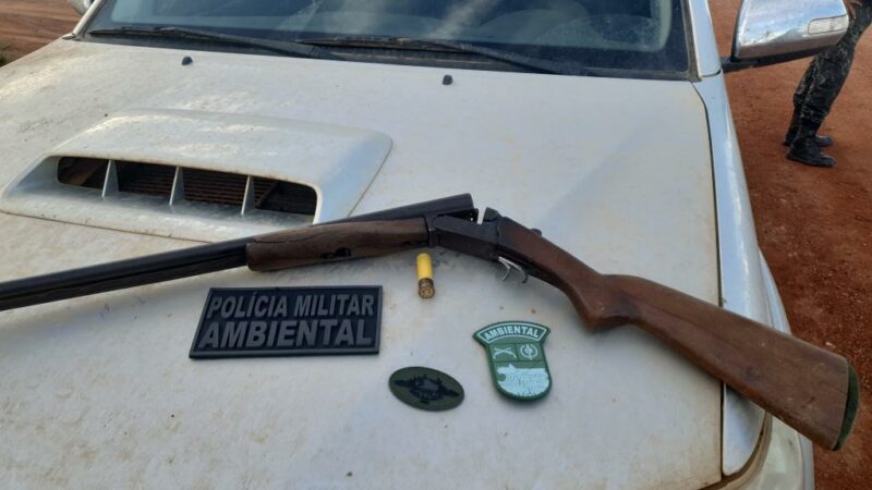 Batalhão Ambiental da PM prende homem por porte ilegal de arma e apreende espingarda