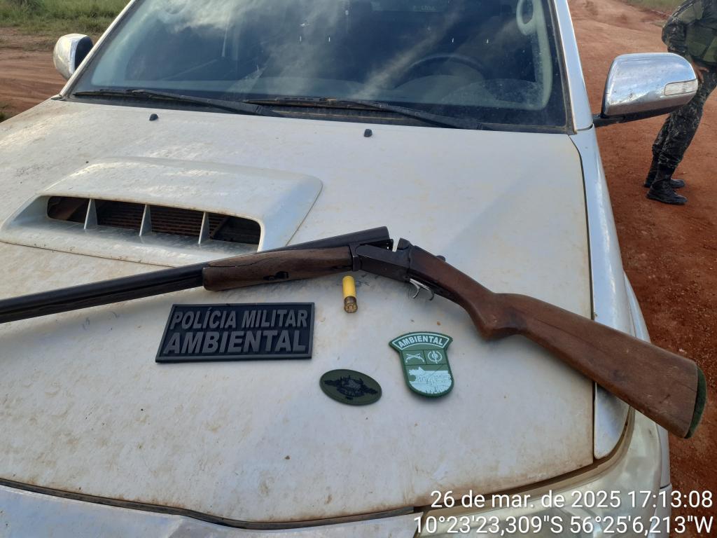 Batalhão Ambiental da PM prende homem por porte ilegal de arma e apreende espingarda