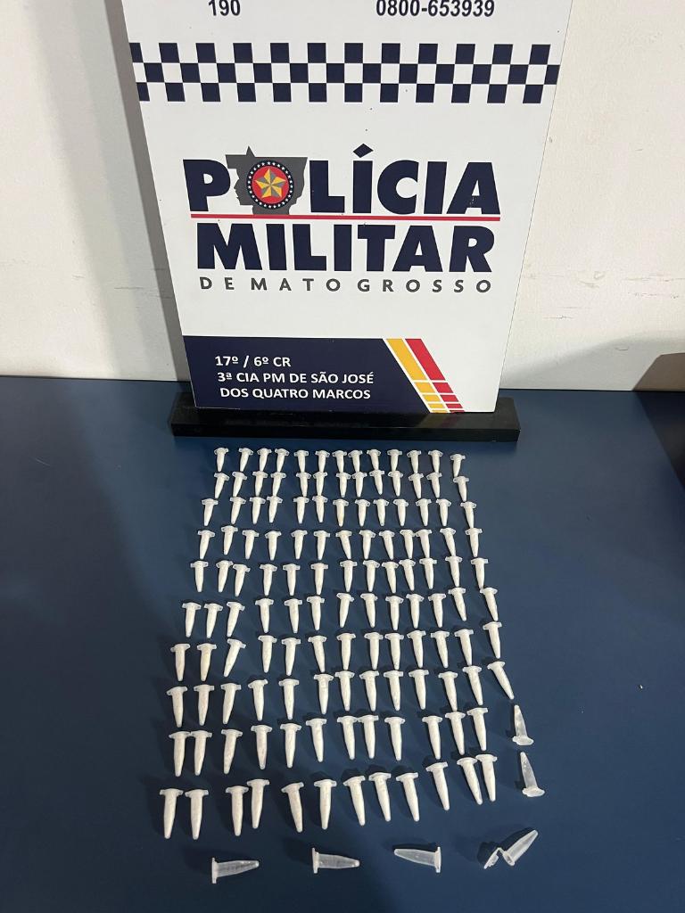 Polícia Militar apreende adolescente com 128 porções de cocaína em São José dos Quatro Marcos