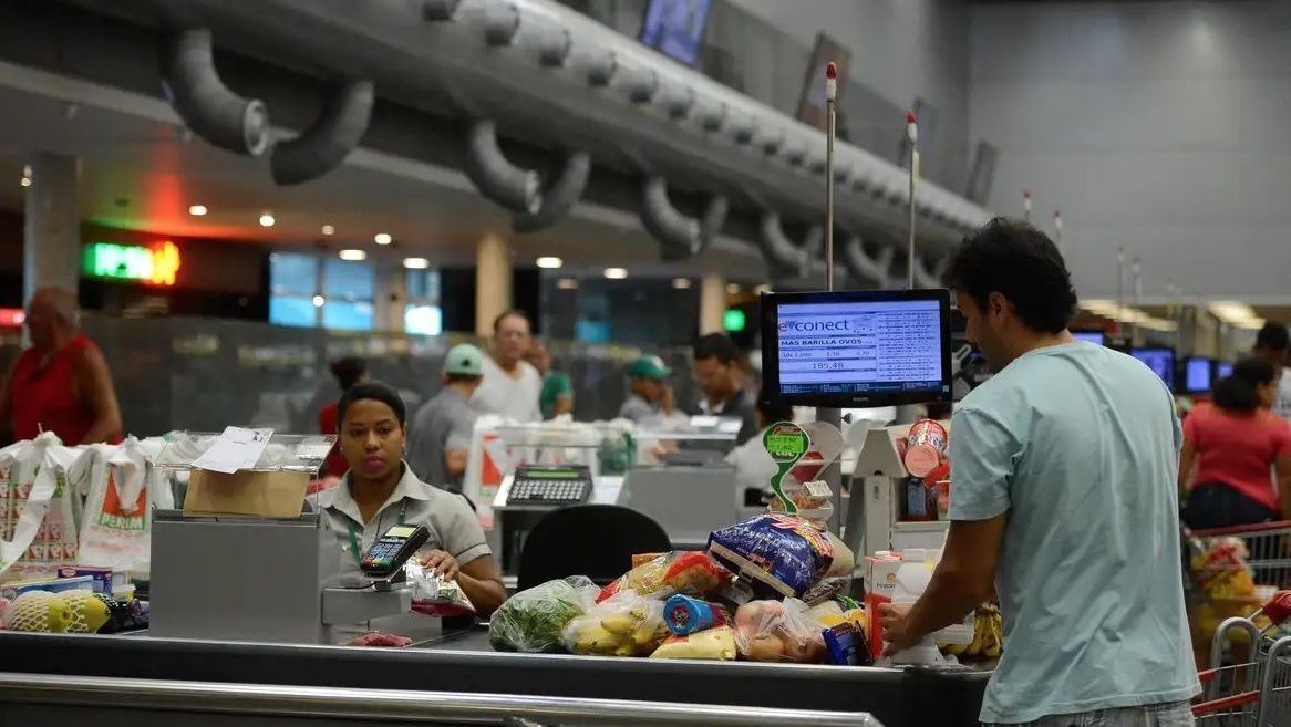 Supermercados faturam R$ 1 tri em 2024, equivalente a 9% do PIB, diz Abras