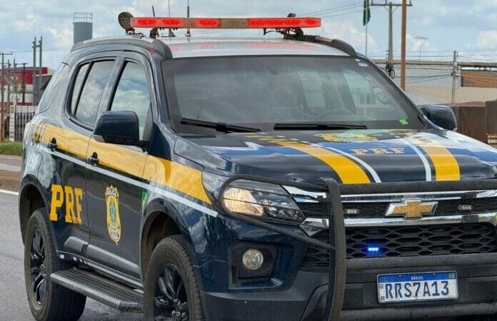 Colisão entre carreta e carro na BR-070 mata homem e criança de 5 anos