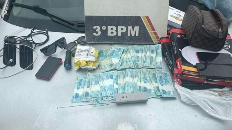 Dois homens são presos em flagrante pela Polícia Militar por tentar furtar veículo em Cuiabá