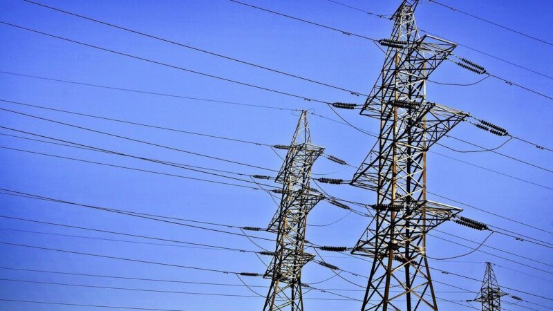 Ministro prevê reforma do setor elétrico por MP