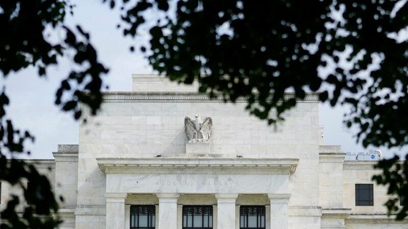 Fed mantém juros inalterados nos EUA entre 4,25% e 4,5% em meio incertezas
