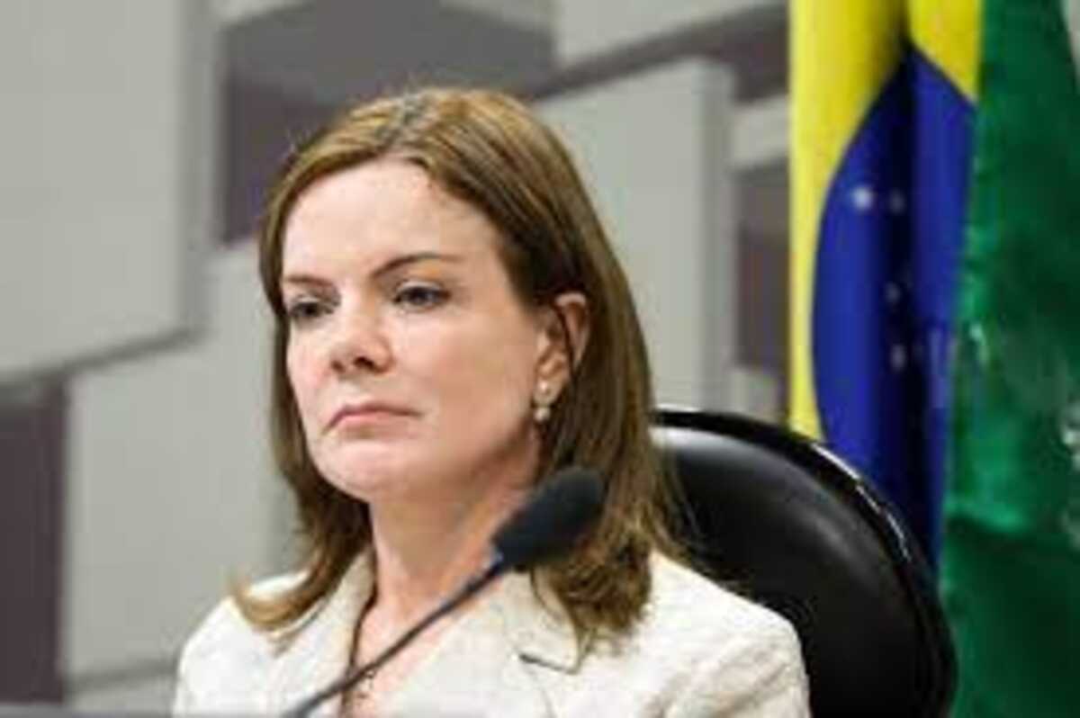 Gleisi aconselha trabalhadores a aderirem a programa: Juro tá alto? Pega empréstimo do Lula’