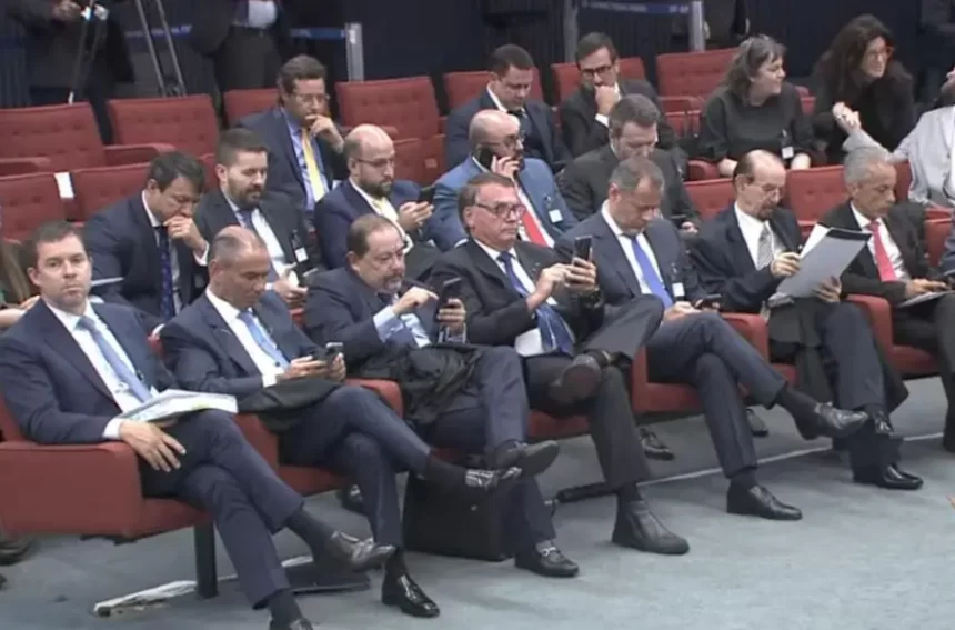 STF decide hoje se Bolsonaro e aliados viram réus pela suposta trama golpista