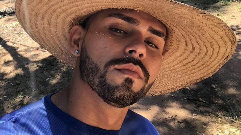 Jovem morre em grave acidente entre motocicleta e caminhonete na BR-163