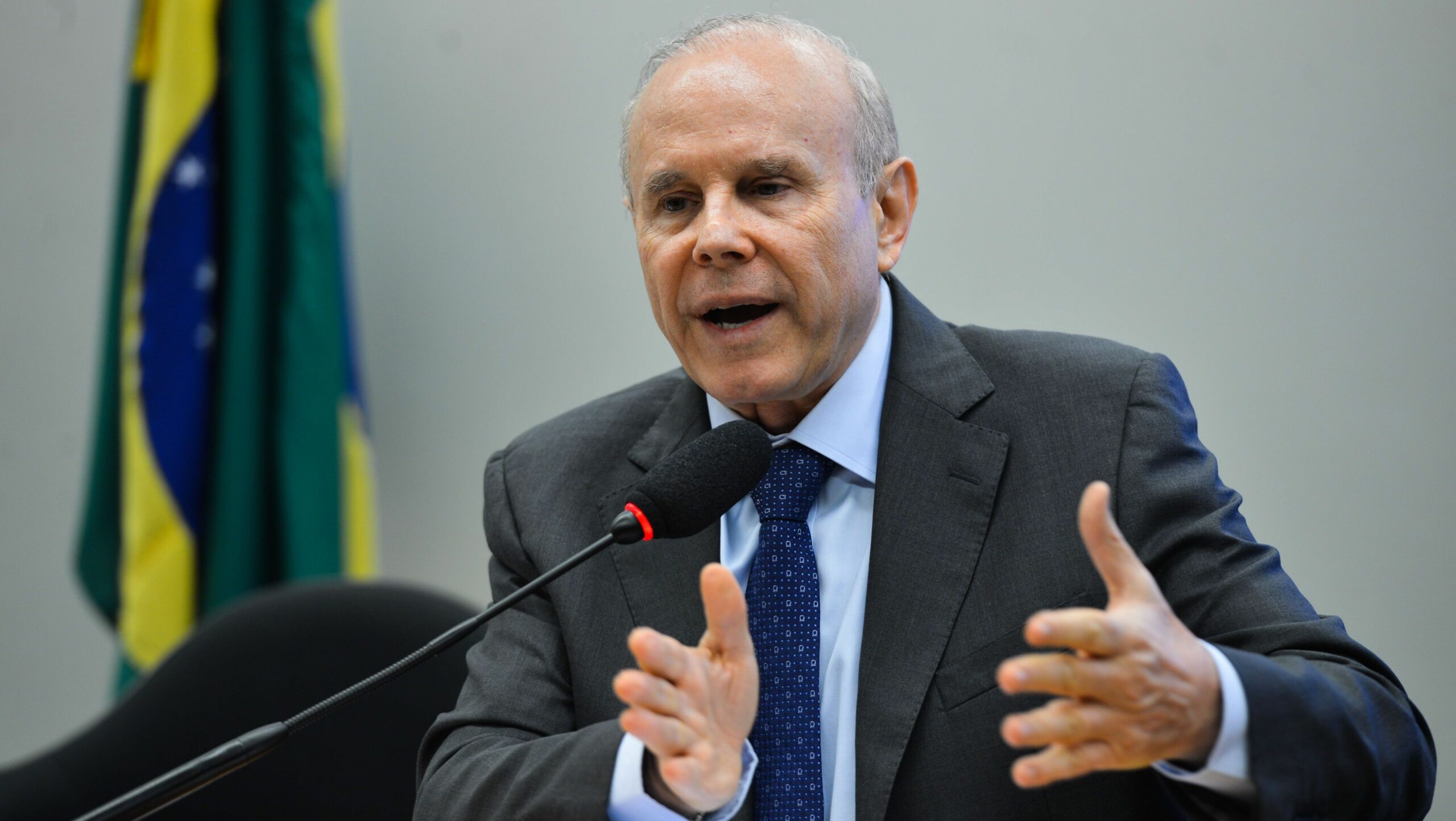 Lula indica Mantega para conselho fiscal da Eletrobras