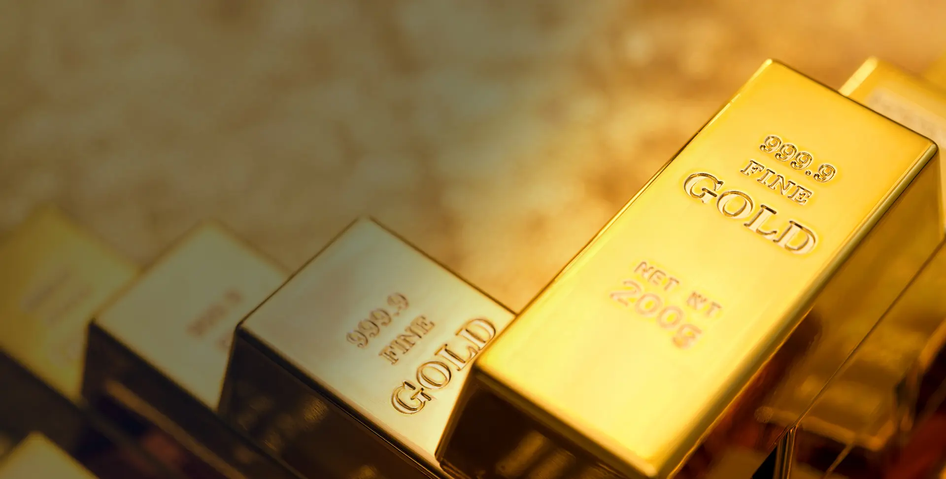 Ouro fecha acima de 2% com incerteza sobre economia e cautela antes do Fed