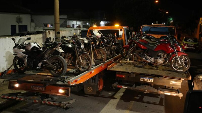 PM e Prefeitura de Cuiabá removem 25 veículos irregulares no bairro Pedra 90