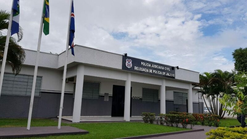 Valentão é preso por agredir companheira e ameaçar policiais