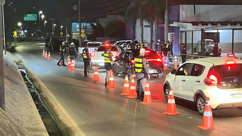 Operações Lei Seca resultam na prisão de 16 condutores embriagados na madrugada deste domingo (23)