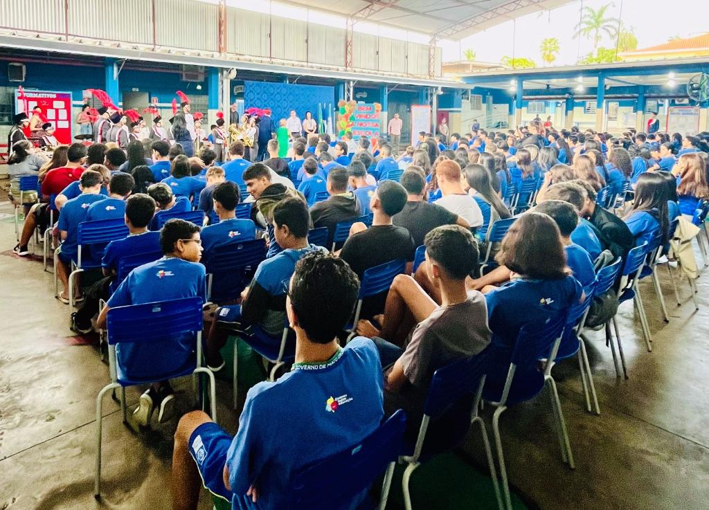 Seduc inicia entrega de materiais escolares a estudantes da Rede Estadual