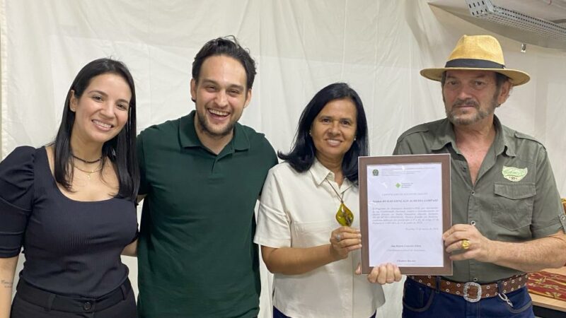 MT homenageia mestres do artesanato com entrega de títulos em evento