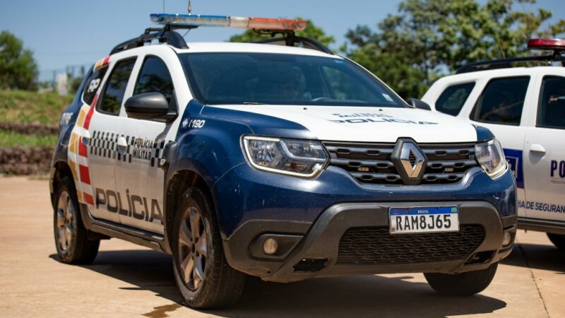 PM prende em flagrante mulher suspeita de tentar matar o marido a facadas