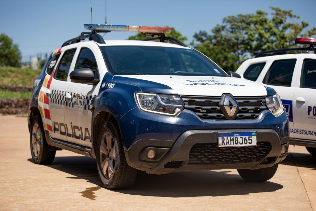 PM prende em flagrante mulher suspeita de tentar matar o marido a facadas