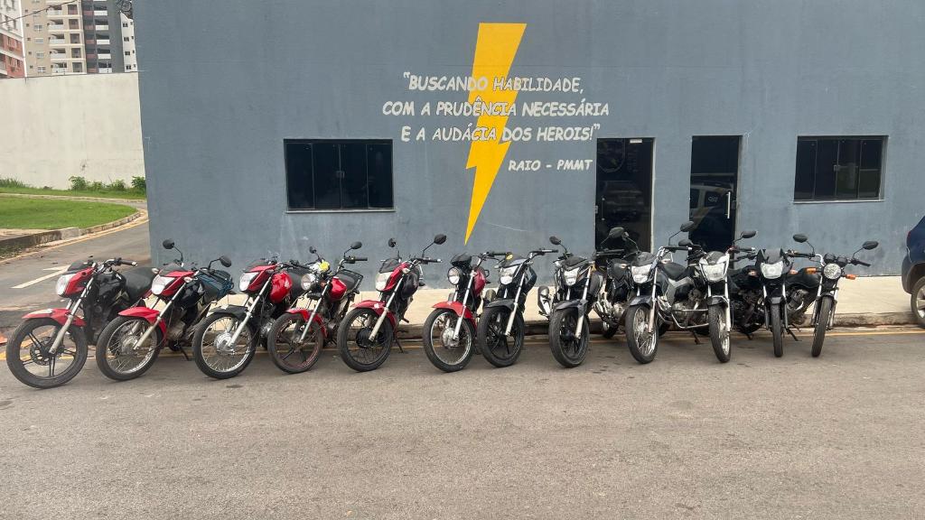 Companhia Raio apreende 12 motos e frustra rolezinho de motoqueiros em Cuiabá