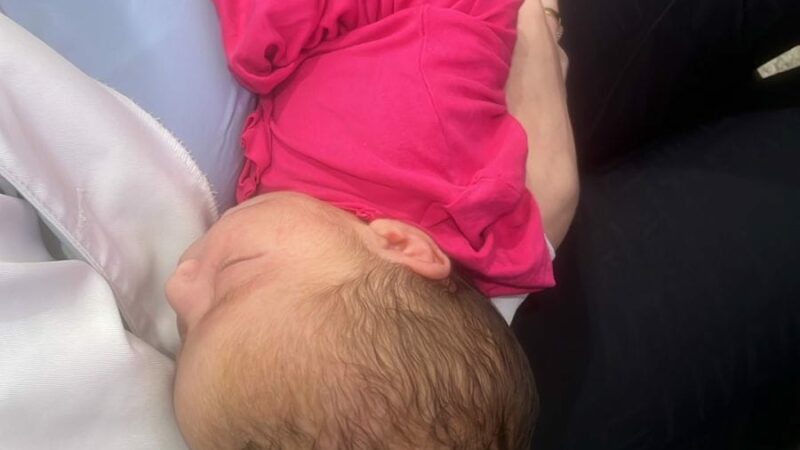 Bebê recém-nascida é encontrada abandonada em sacola na região do CPA