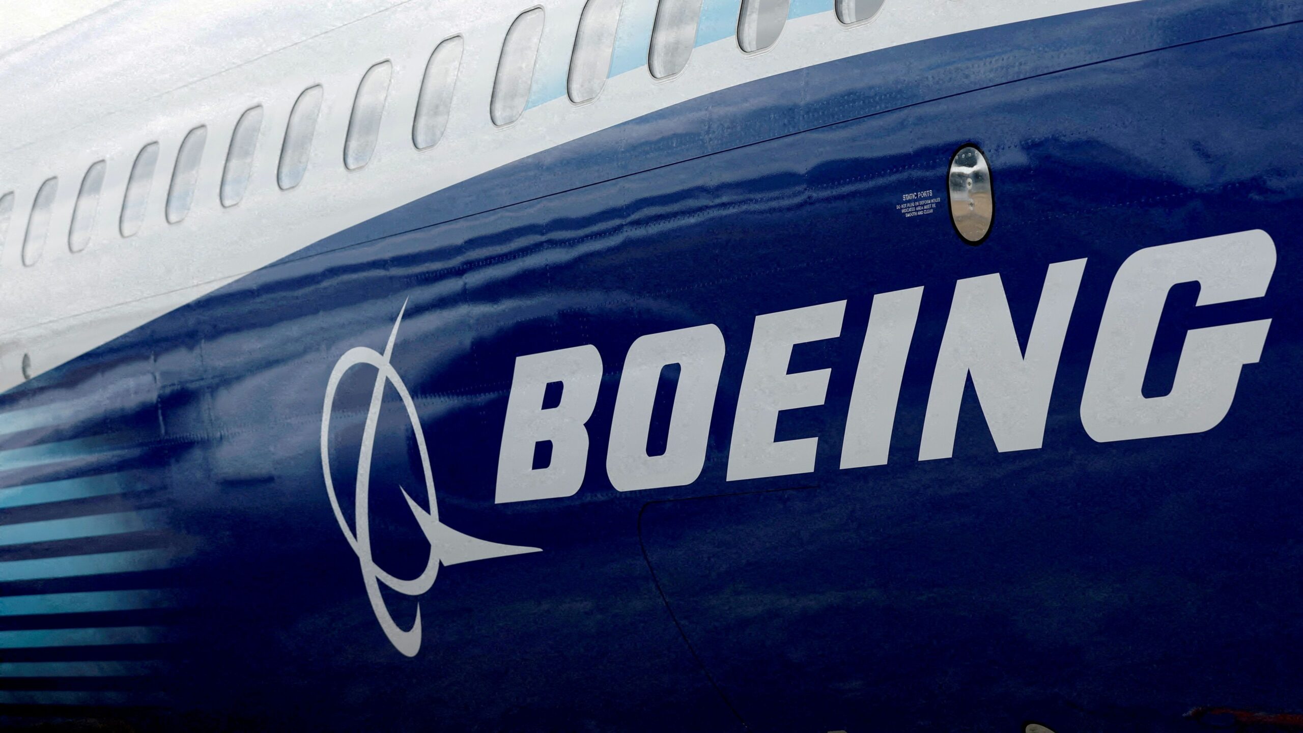 Boeing força retorno de 737 MAX aos EUA devido guerra tarifária com China
