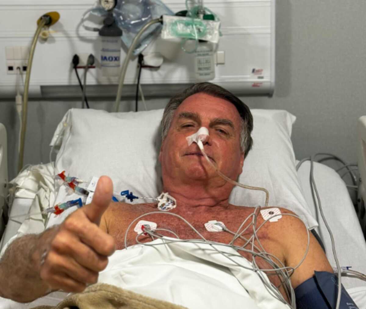 Bolsonaro vai passar por cirurgia no intestino amanhã em Brasília após internação no RN