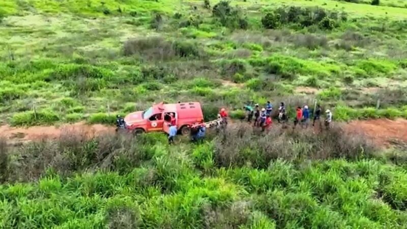 Bombeiros resgatam homem que estava desaparecido em área de mata