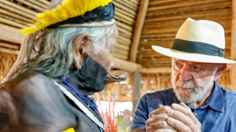 Em visita a MT, Lula entrega maior honraria do Brasil a cacique Raoni